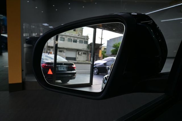 BENZ GLC300  第18張相片