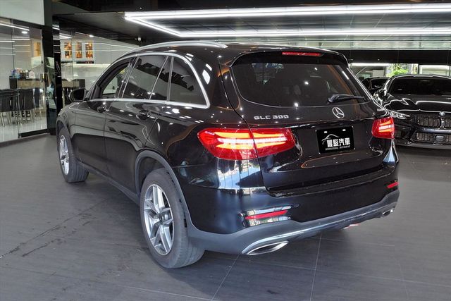 GLC300 AMG 全景 LED頭燈  第15張相片