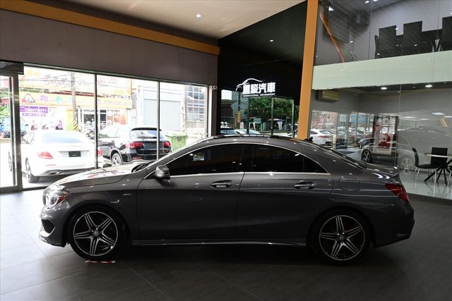 BENZ CLA250  第3張相片