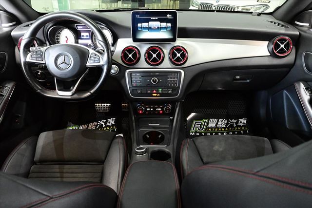 BENZ CLA250  第9張相片