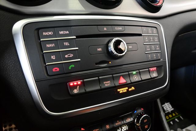 BENZ CLA250  第14張相片