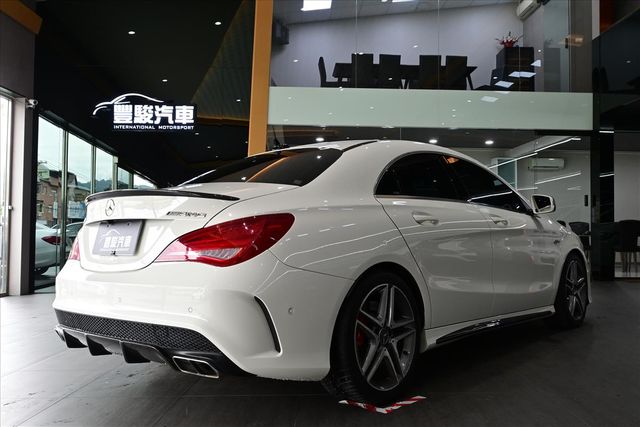 BENZ CLA45 AMG  第2張相片