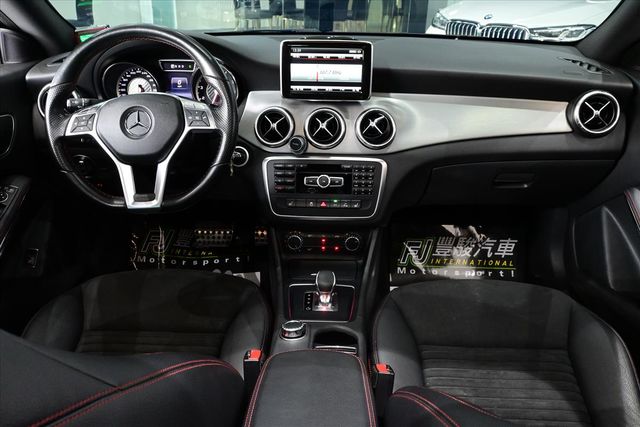 BENZ CLA45 AMG  第9張相片