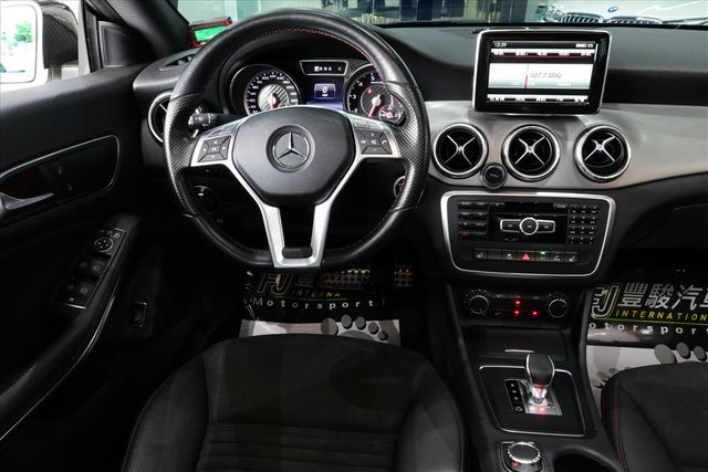 BENZ CLA45 AMG  第10張相片