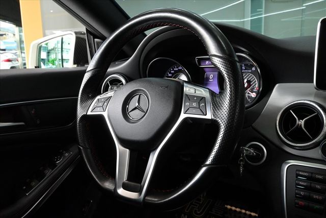BENZ CLA45 AMG  第11張相片