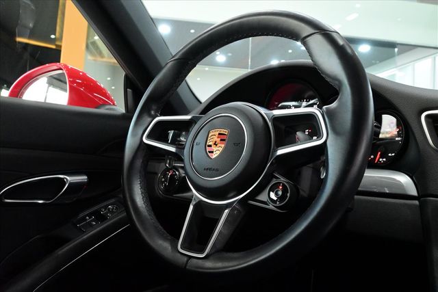 PORSCHE 911  第8張相片