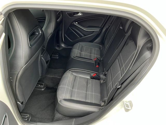 GLA200 1.6  總代理  第12張相片