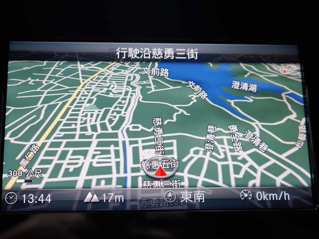 BENZ E200  第13張相片