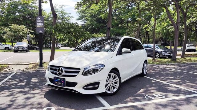 B200汽油版 全景天窗1.6渦輪一手車  第1張相片
