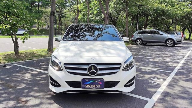 B200汽油版 全景天窗1.6渦輪一手車  第2張相片
