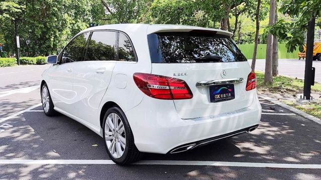 B200汽油版 全景天窗1.6渦輪一手車  第7張相片