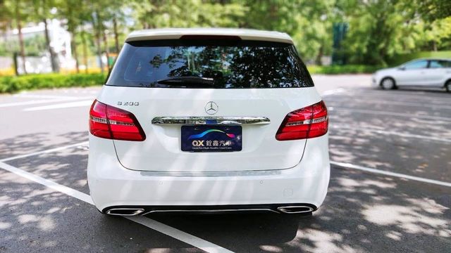 B200汽油版 全景天窗1.6渦輪一手車  第8張相片