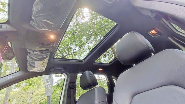 B200汽油版 全景天窗1.6渦輪一手車  第12張相片