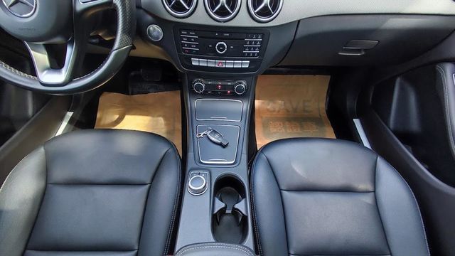B200汽油版 全景天窗1.6渦輪一手車  第20張相片