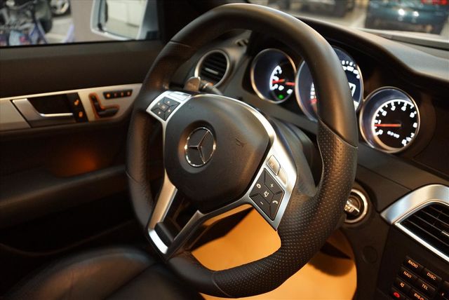 2012年領牌 C63 小改款  第13張相片