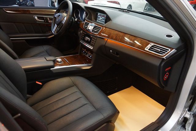 14年領牌 一手車 原鈑件 AMG  第12張相片