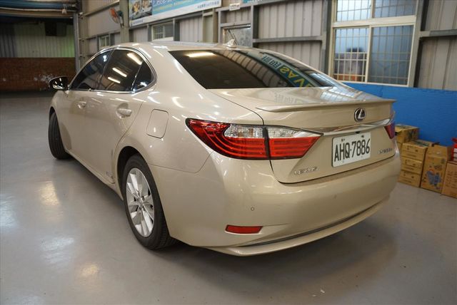ES200H 僅跑8萬 一手車 原鈑件  第2張相片