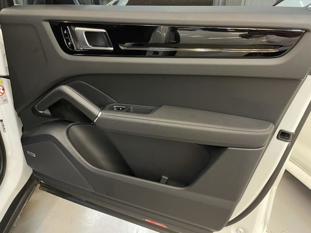 Cayenne S 選配88萬  第13張相片