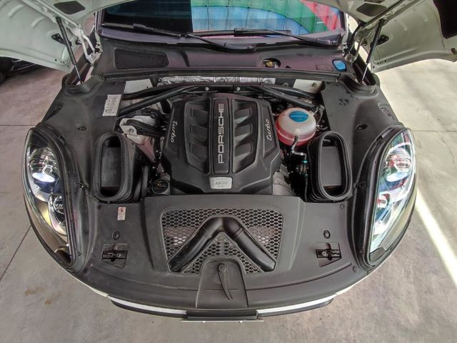 MACAN TURBO  第8張相片