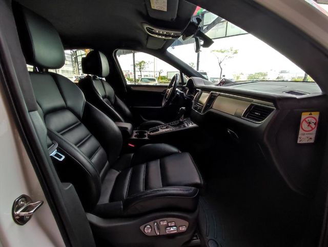MACAN TURBO  第9張相片