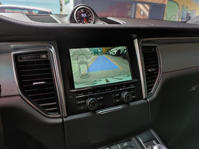 MACAN TURBO  第11張相片