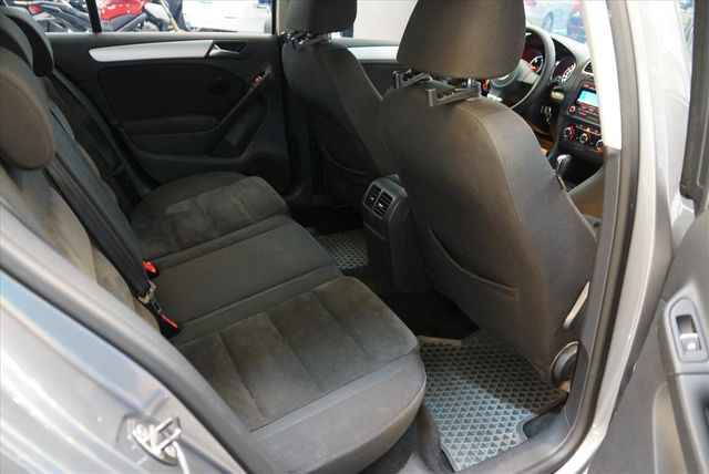 2011領牌 2.0TDI 柴油省油省稅  第9張相片
