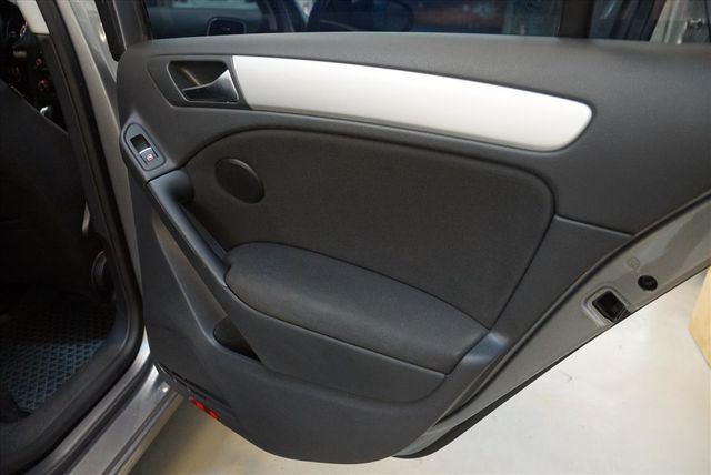 2011領牌 2.0TDI 柴油省油省稅  第10張相片