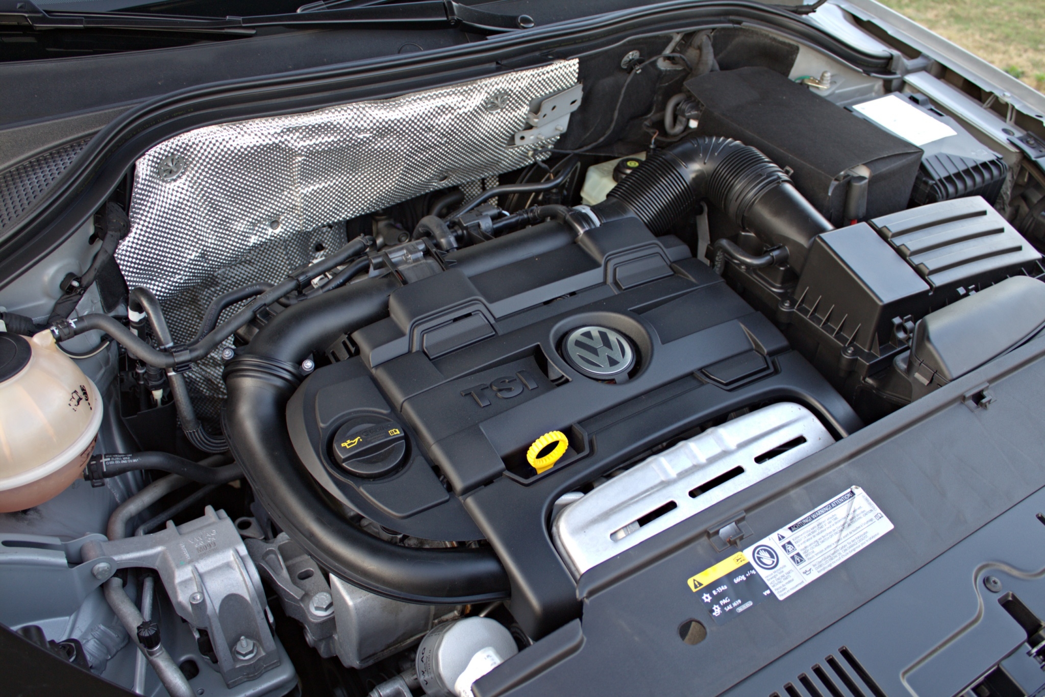 好車盡在廣一SAVE卓越店【1.4TSI、僅跑8萬、電子手煞車、自動頭燈、原鈑件認證好車】  第20張相片