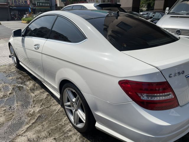 BENZ 雙門 C250  第3張相片