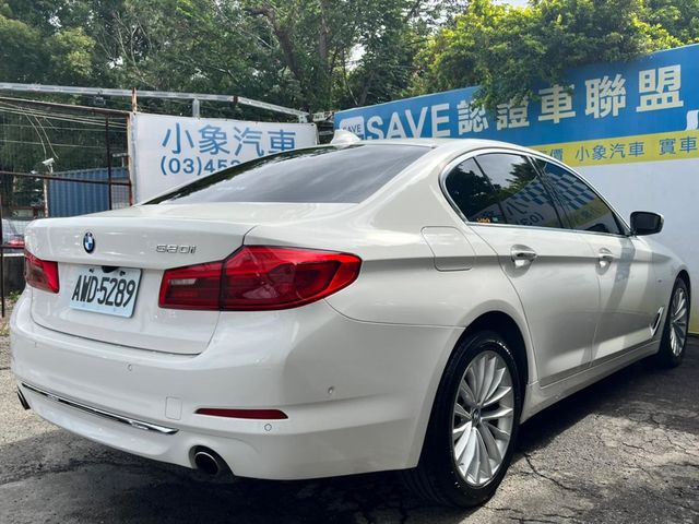 Luxury選配智慧型鑰匙 摸門 定速  第18張相片