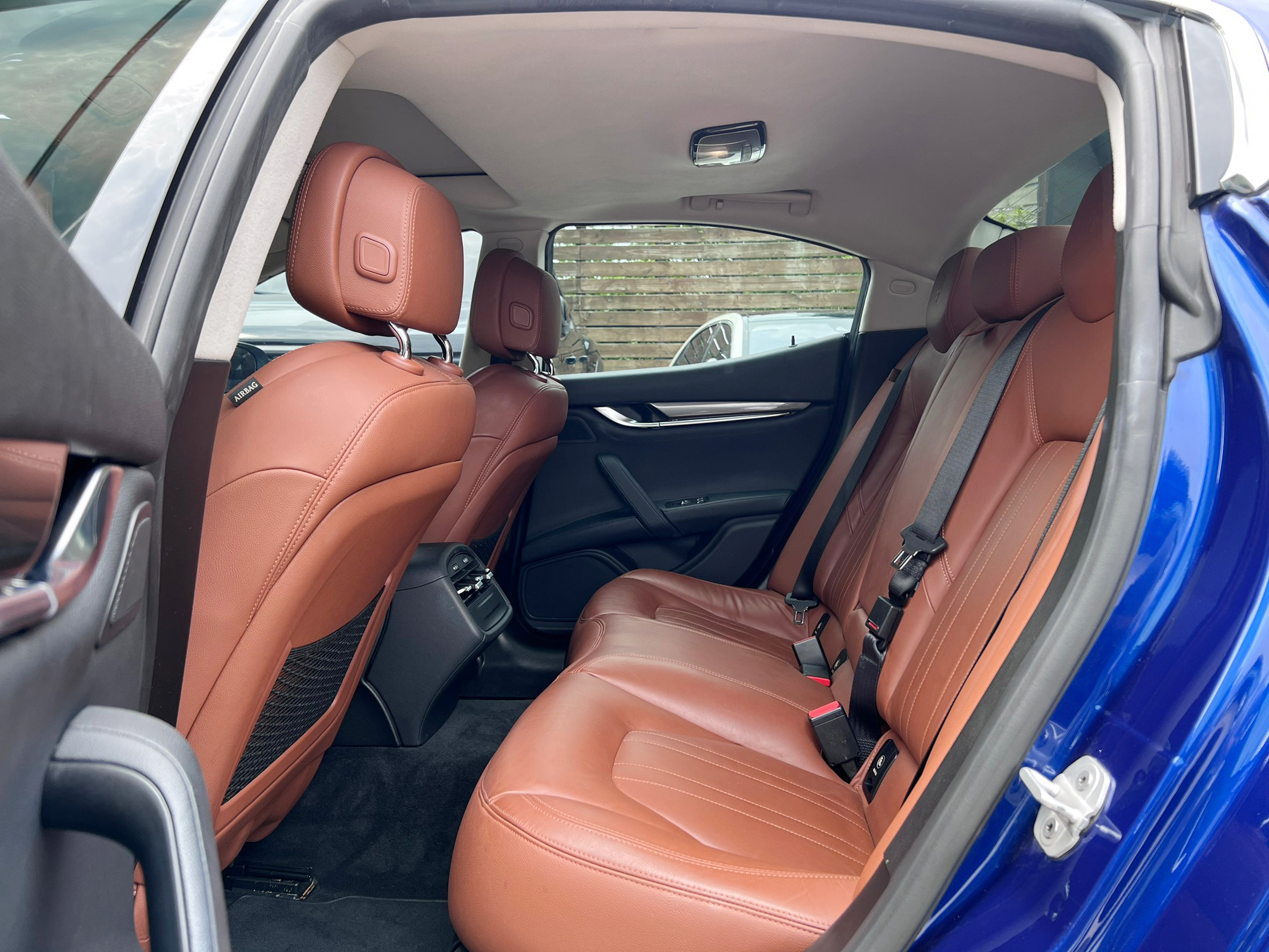 2017式 Maserati Ghibli 3.0 V6 Elite 0938-920-586 周先生 LINE ID : 0938920586  第5張相片