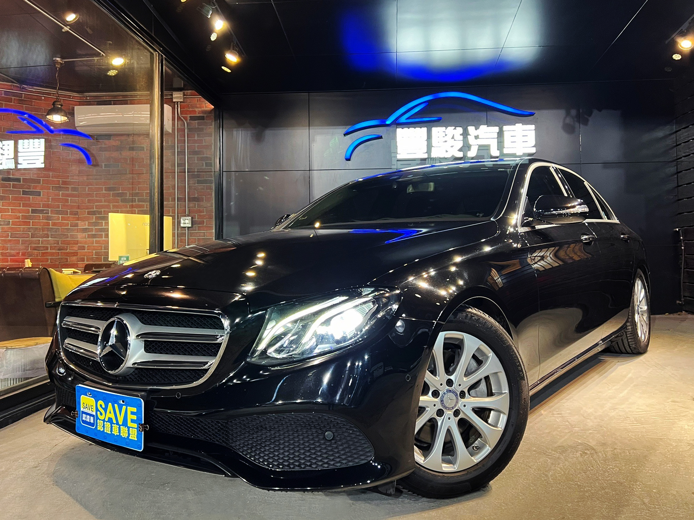 2017 M-BENZ E200 LUX豪華版 只跑7萬0938-920-586 周先生 LINE ID : 0938920586  第1張相片