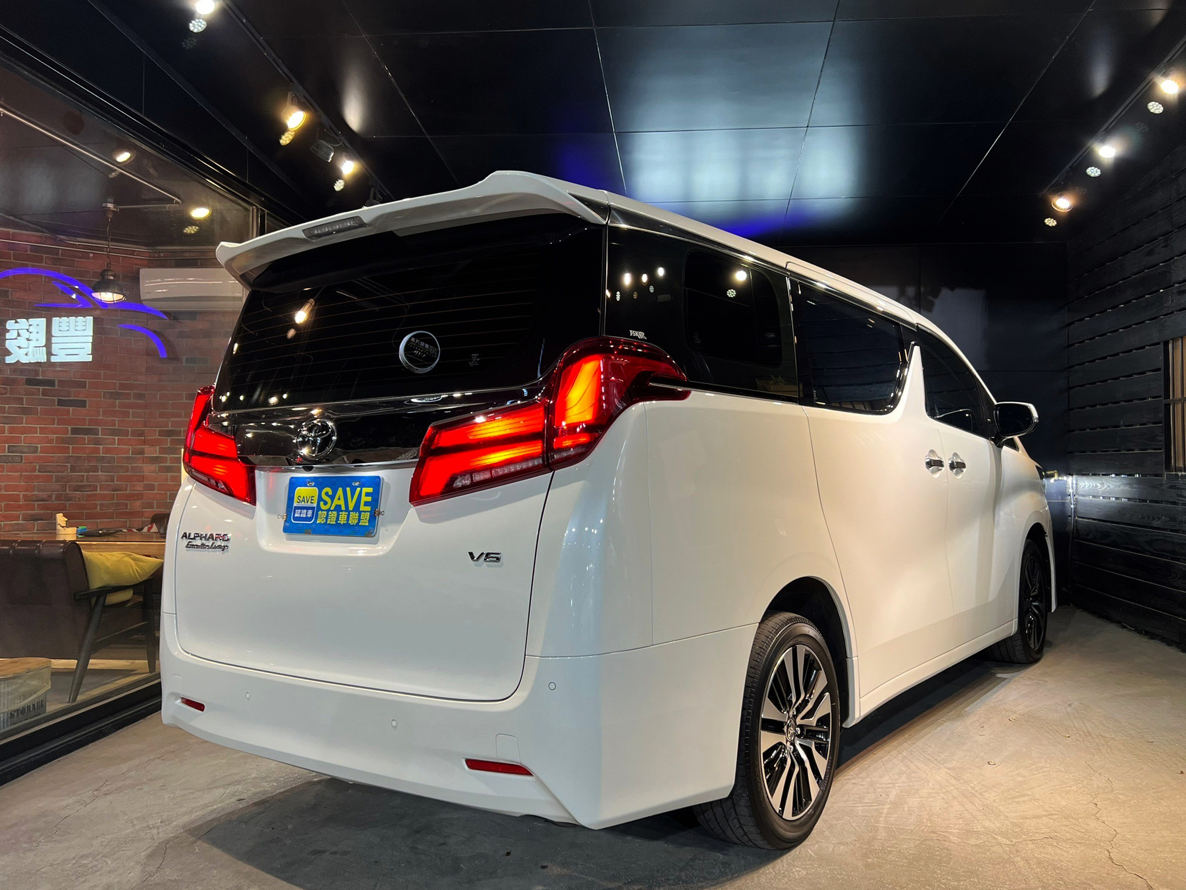 2019 TOYOTA Alphard 只跑3萬2公里 0938-920-586 周先生 LINE ID : 0938920586  第2張相片