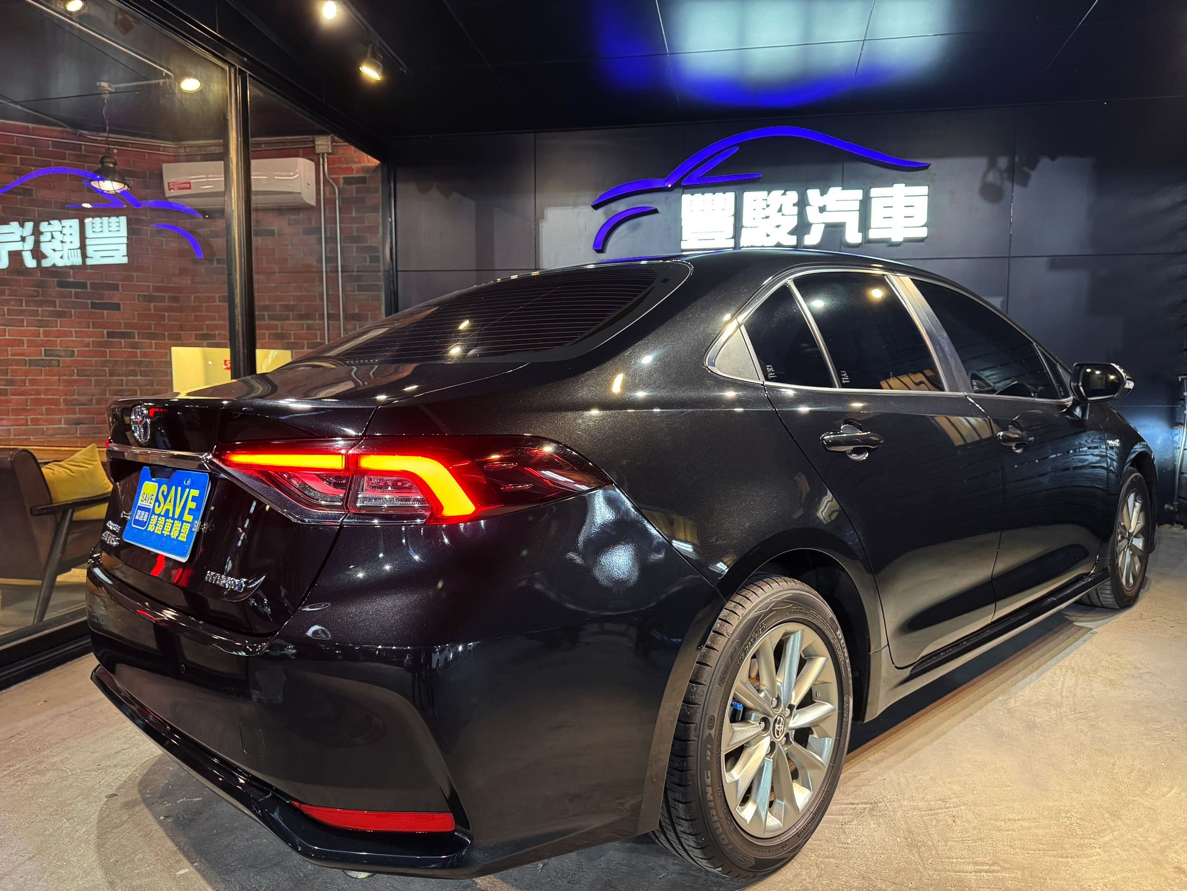 2022 TOYOTA ALTIS 1.8 HYBRID尊爵 0938-920-586 周先生 LINE ID : 0938920586  第2張相片