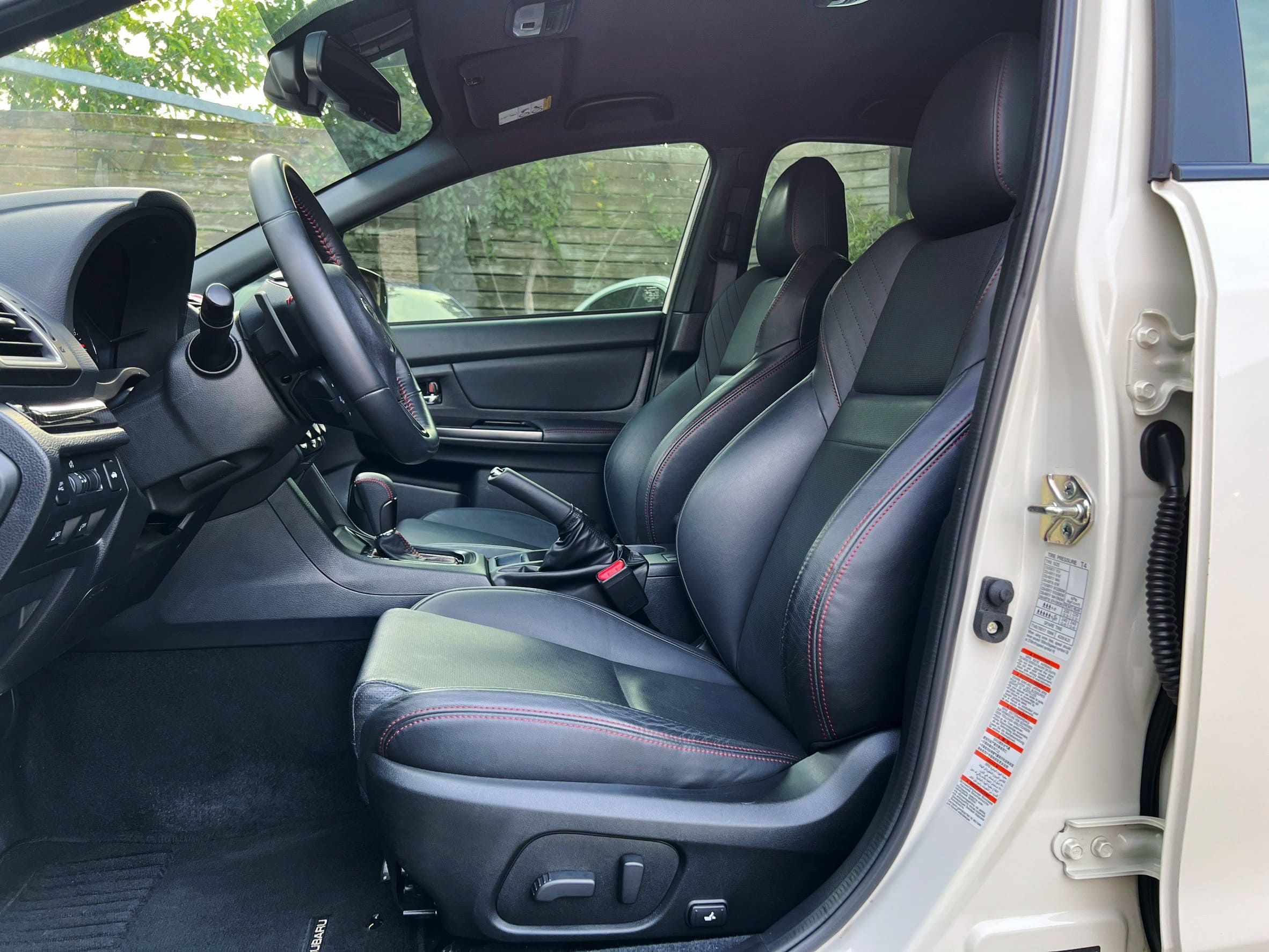 2018 SUBARU WRX 2.0 跑2萬公里 0938-920-586 周先生 LINE ID : 0938920586  第5張相片