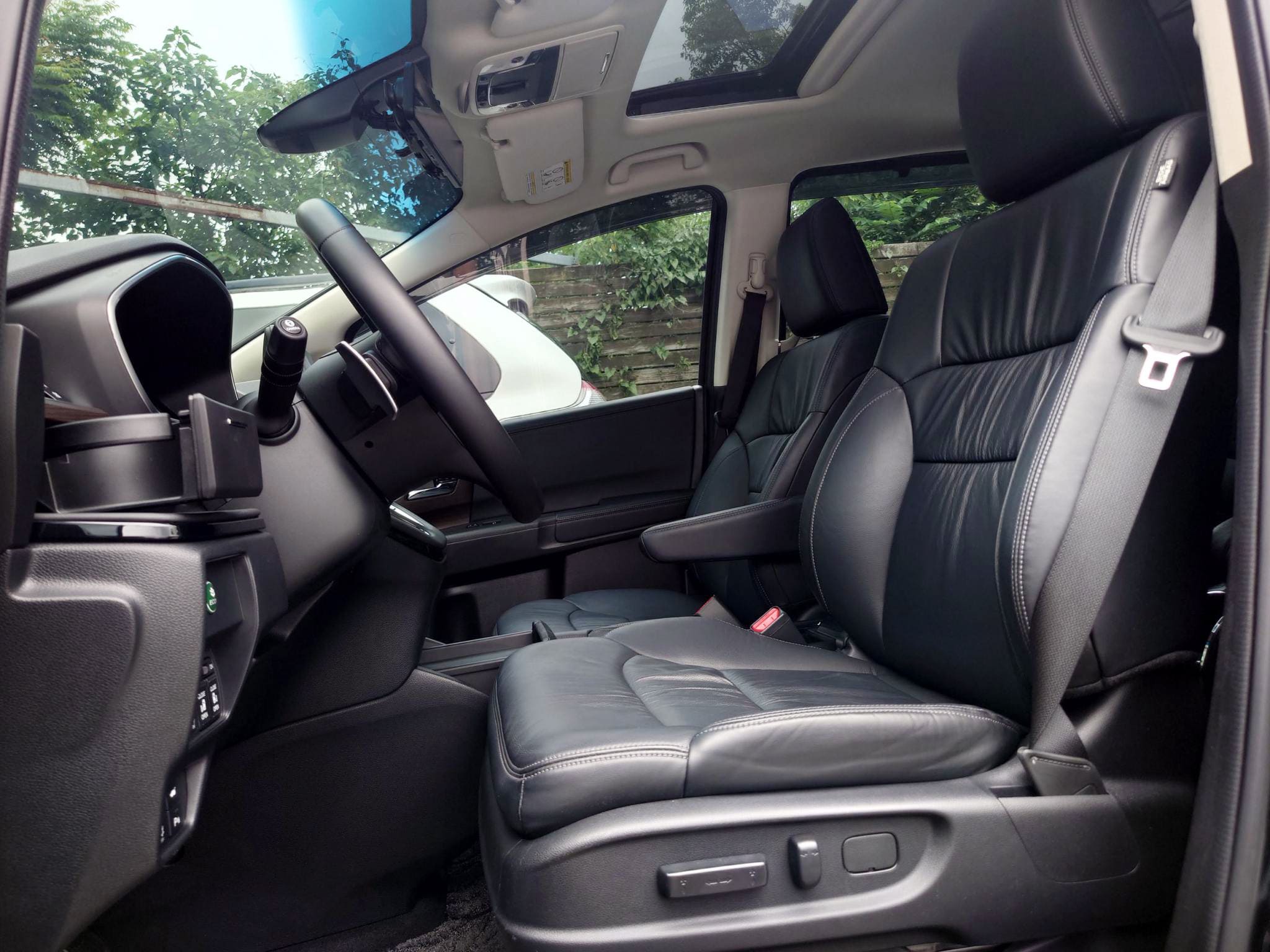 2021 Honda Odyssey 2.4 登峰版七人座 跑6萬7公里 0938-920-586 周先生 LINE ID : 0938920586  第4張相片