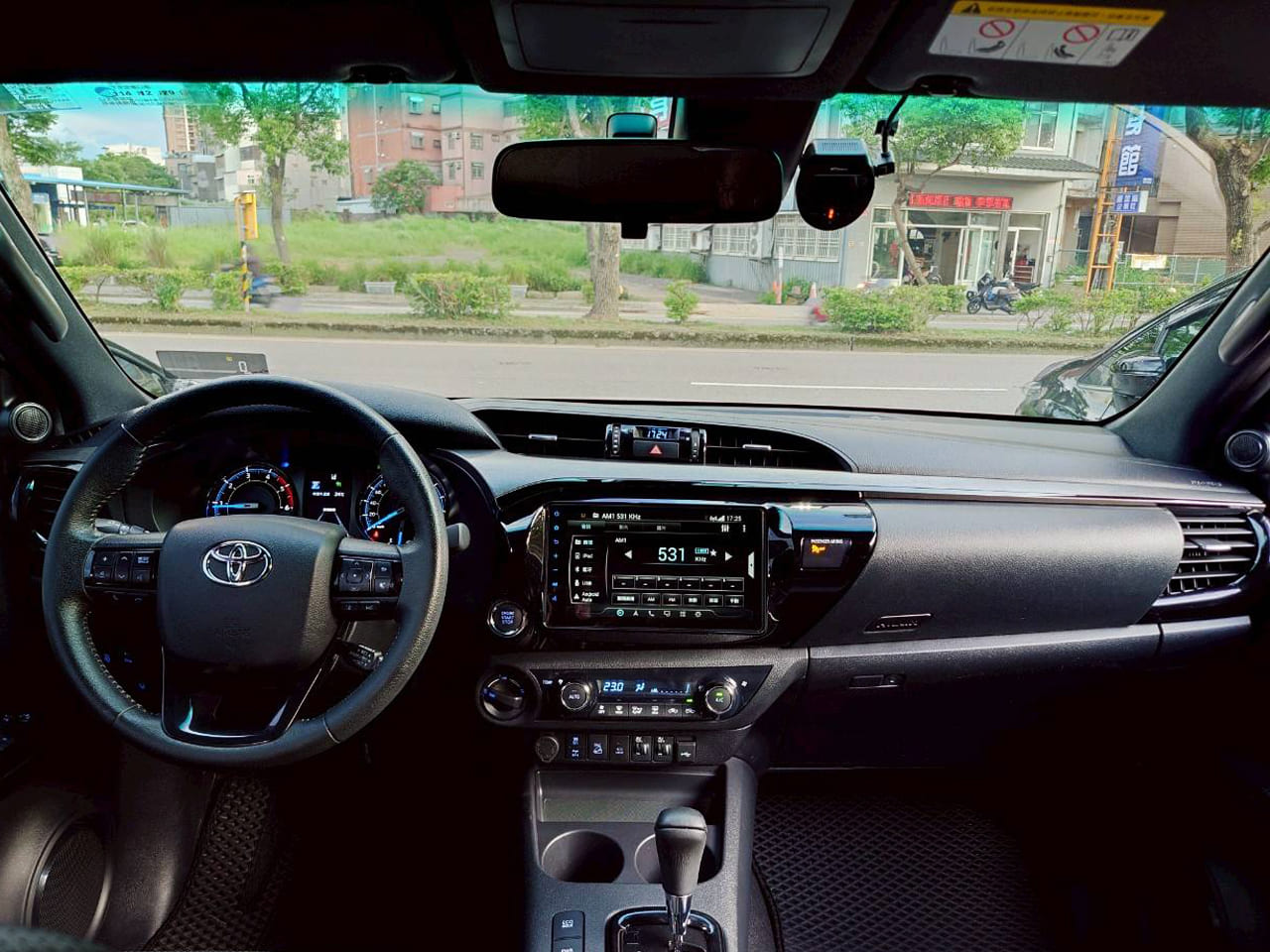2020 TOYOTA HILUX 2.8 皮卡 0938-920-586 周先生 LINE ID : 0938920586  第3張相片
