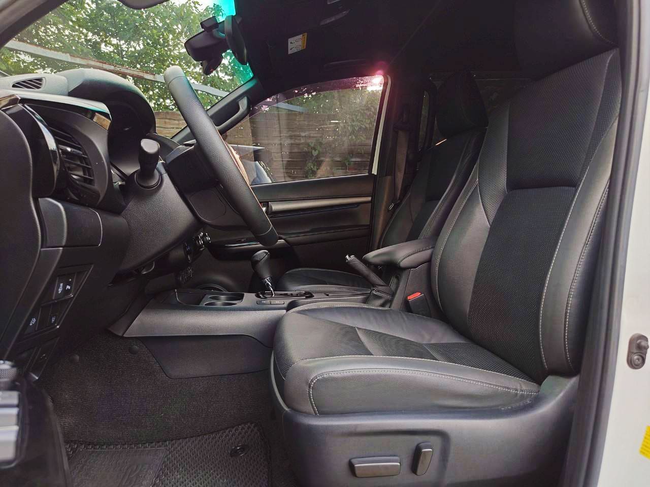 2020 TOYOTA HILUX 2.8 皮卡 0938-920-586 周先生 LINE ID : 0938920586  第4張相片