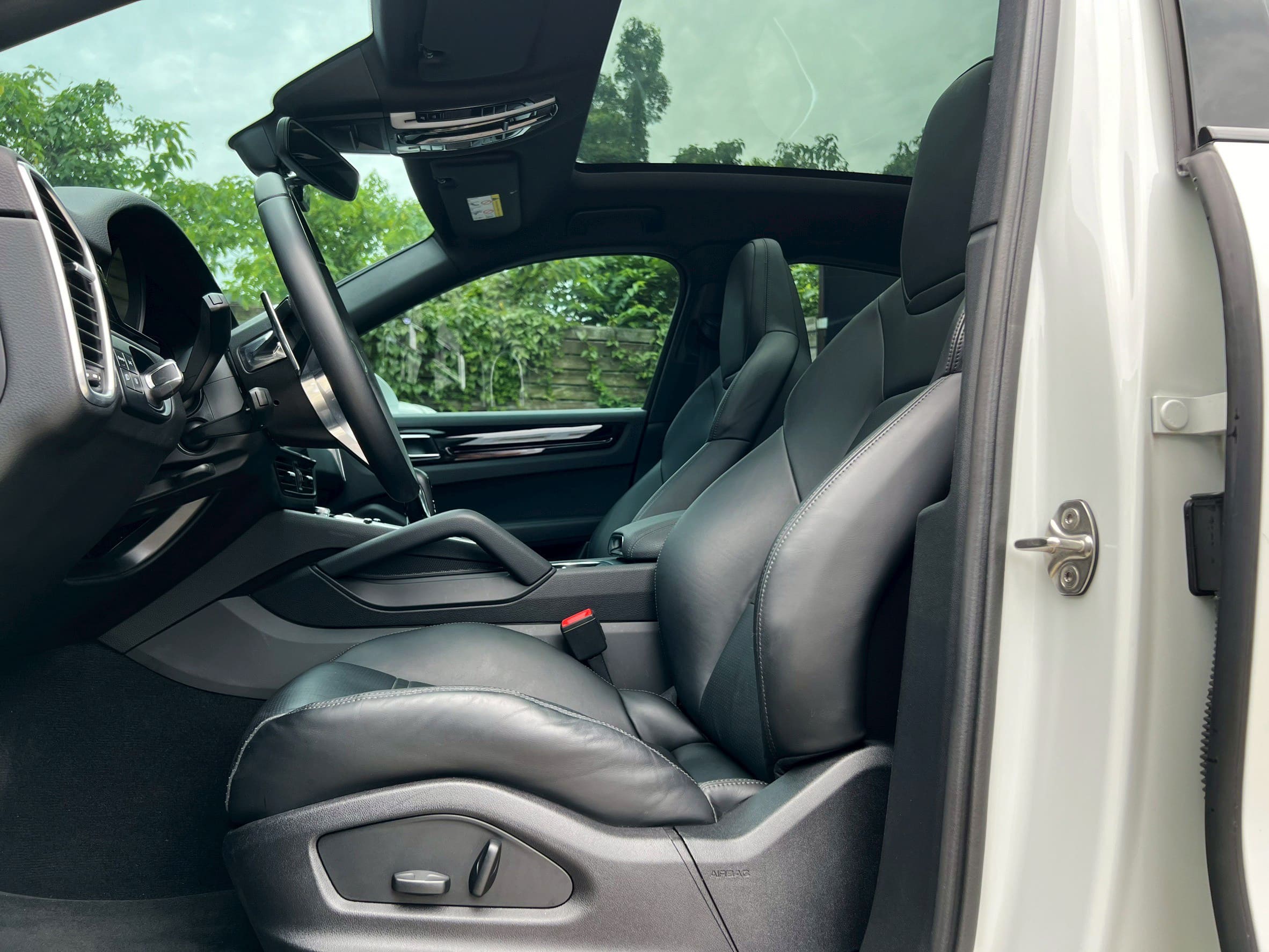 2023 Porsche Cayenne Coupe V6  0938-920-586 周先生 LINE ID : 0938920586  第4張相片