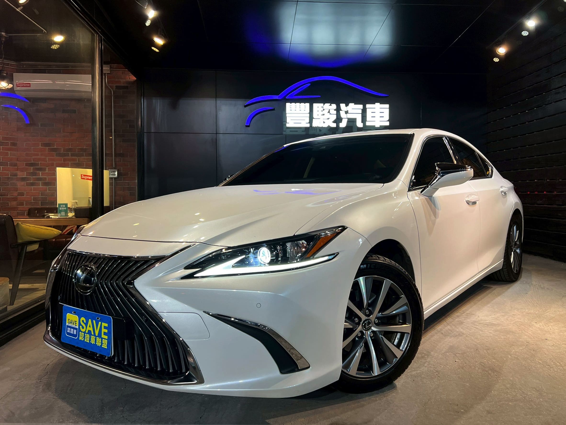 2019 LEXUS ES200 2.0 0938-920-586 周先生 LINE ID : 0938920586  第1張相片