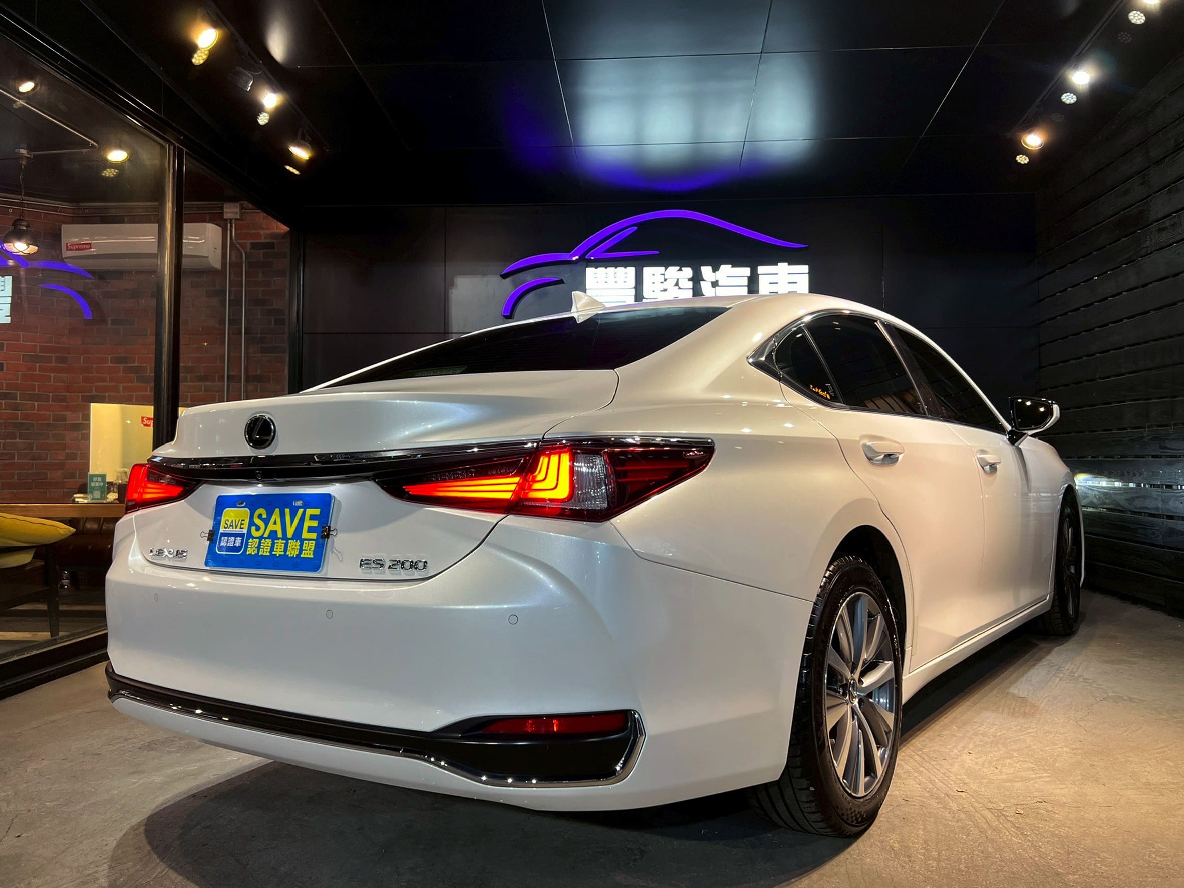 2019 LEXUS ES200 2.0 0938-920-586 周先生 LINE ID : 0938920586  第2張相片
