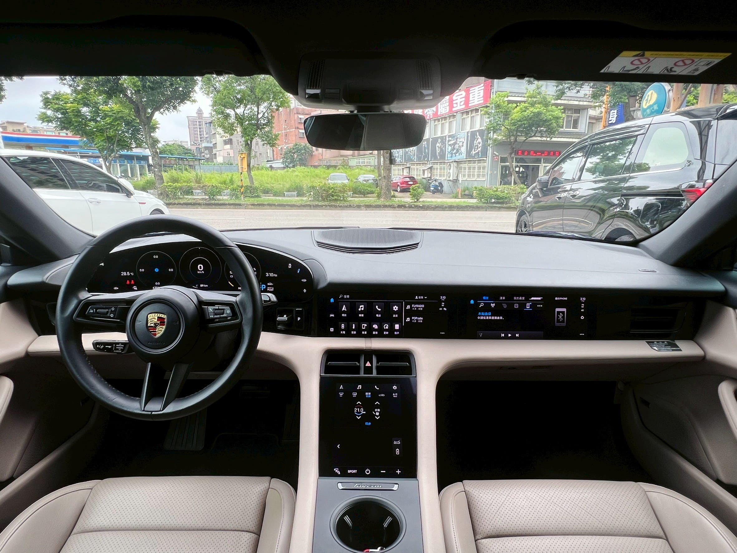2021 Porsche Taycan RWD  只跑6千7公里 0938-920-586 周先生 LINE ID : 0938920586  第3張相片