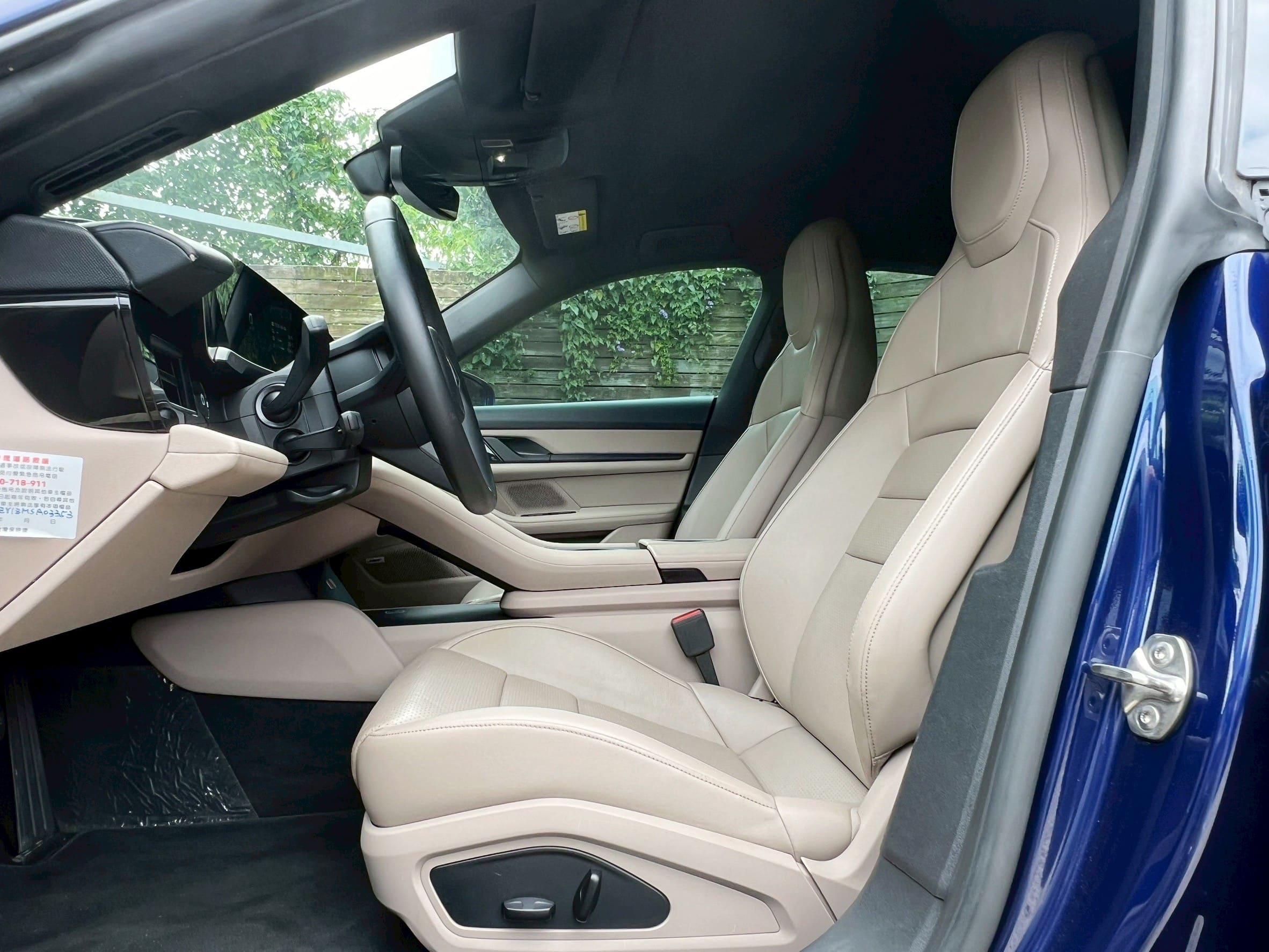 2021 Porsche Taycan RWD  只跑6千7公里 0938-920-586 周先生 LINE ID : 0938920586  第4張相片