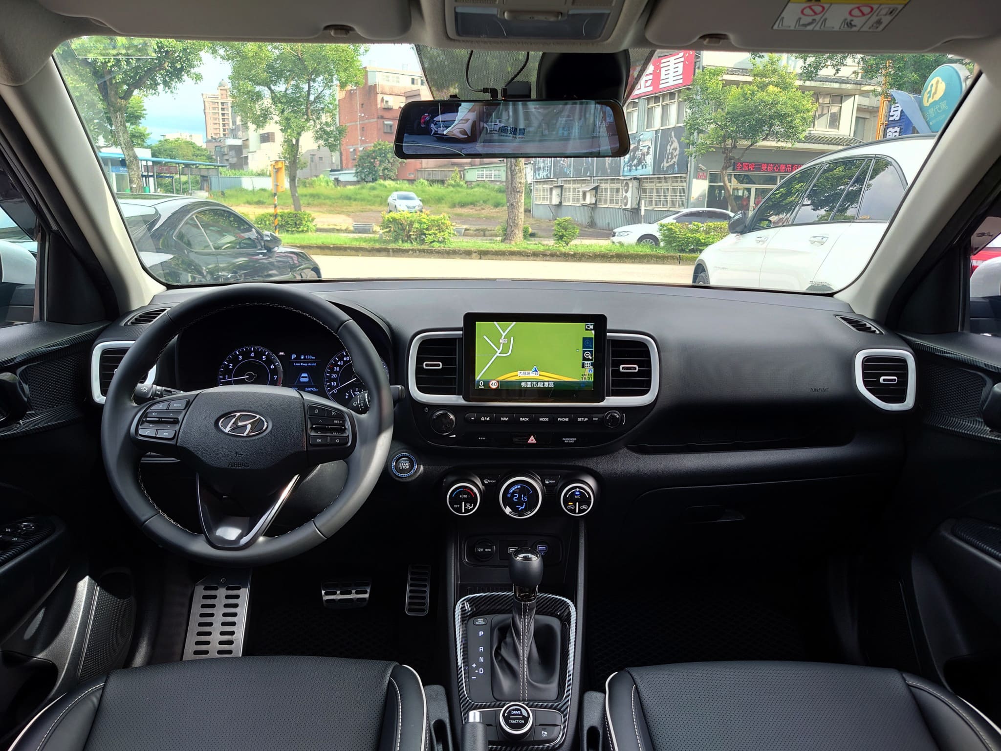 2021 Hyundai Venue GLC 頂級 原廠選配+5萬【360環景影像/盲點偵測】 0938-920-586 周先生 LINE ID : 0938920586  第3張相片