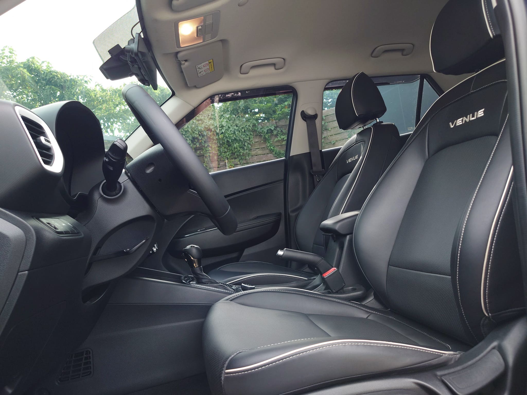 2021 Hyundai Venue GLC 頂級 原廠選配+5萬【360環景影像/盲點偵測】 0938-920-586 周先生 LINE ID : 0938920586  第4張相片