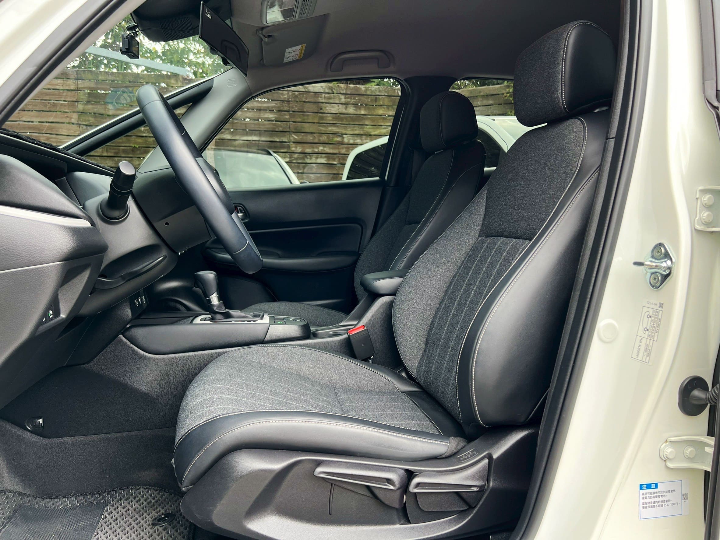 2023 Honda Fit e：HEV油電版 0938-920-586 周先生 LINE ID : 0938920586  第4張相片