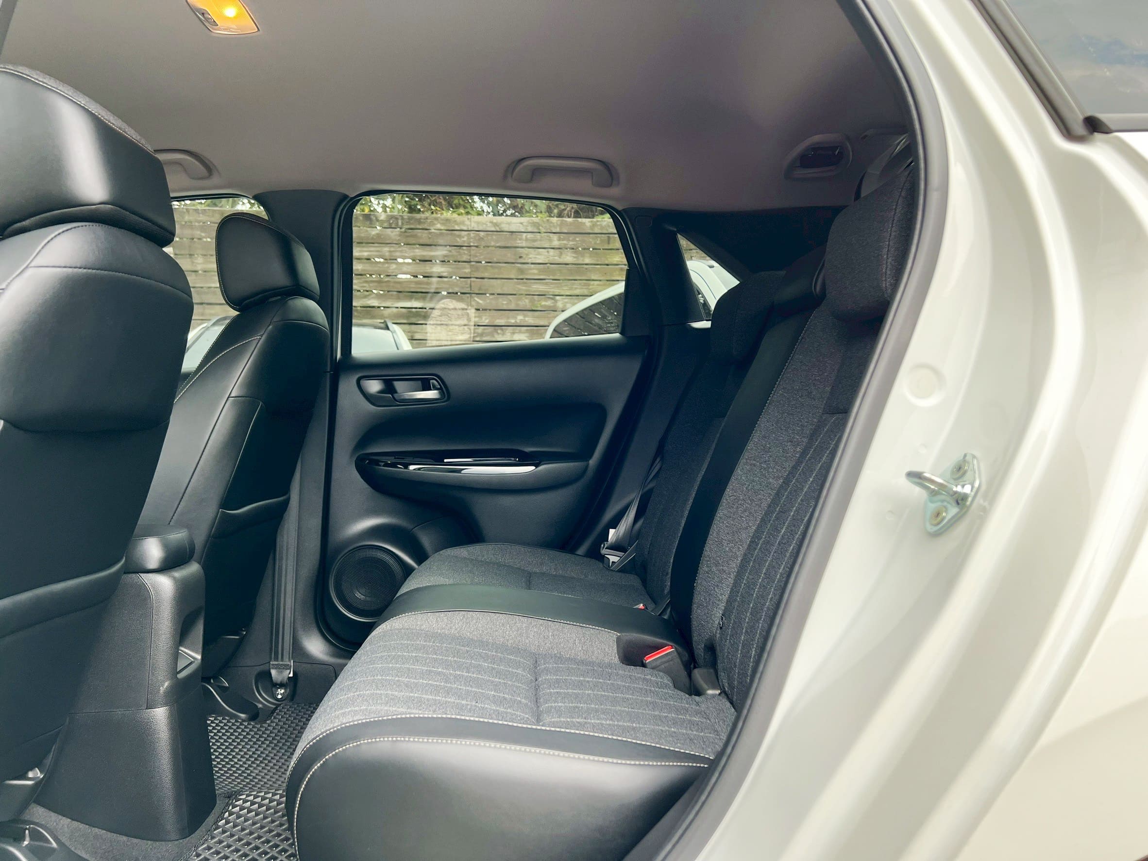 2023 Honda Fit e：HEV油電版 0938-920-586 周先生 LINE ID : 0938920586  第5張相片