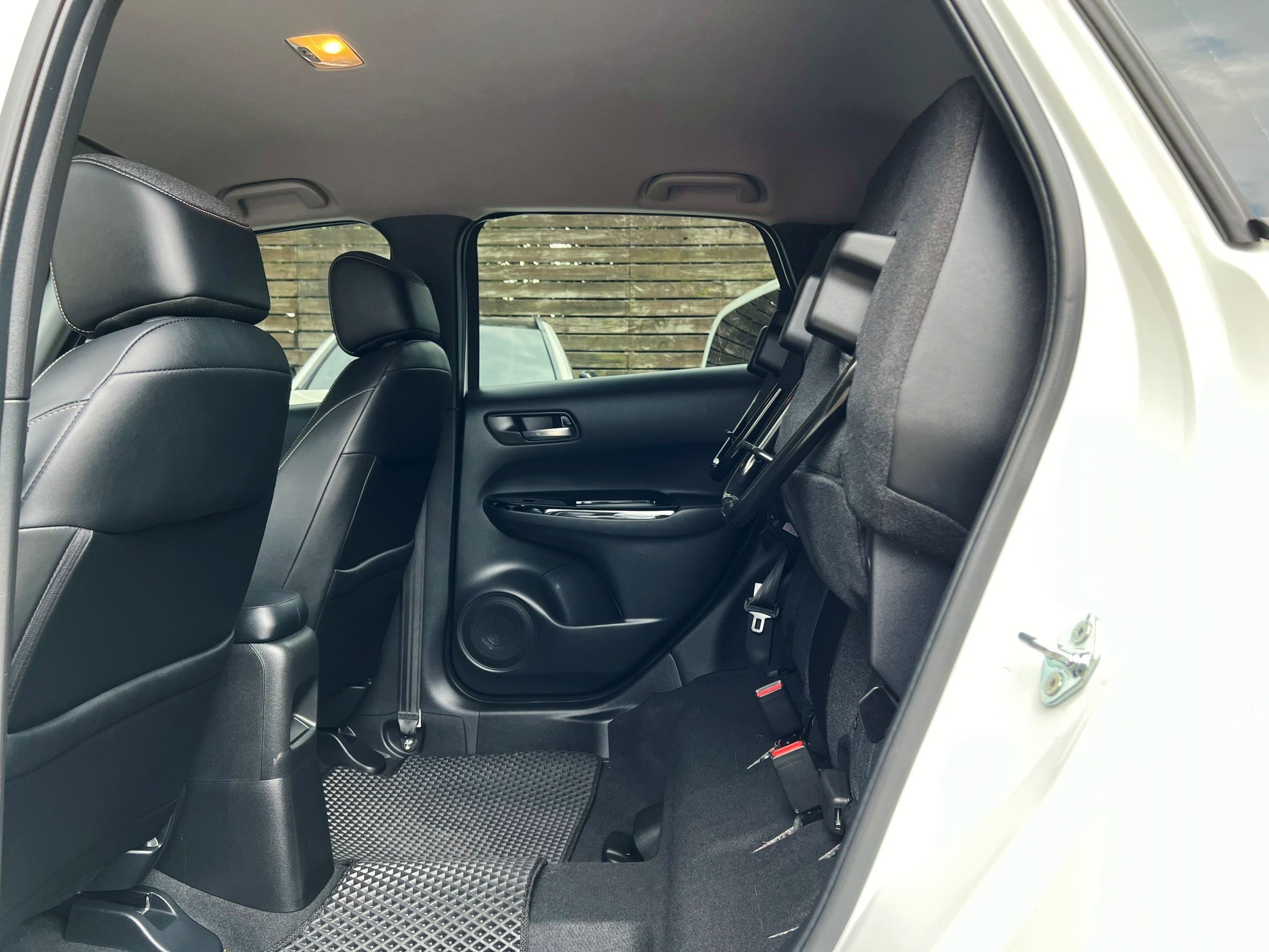 2023 Honda Fit e：HEV油電版 0938-920-586 周先生 LINE ID : 0938920586  第6張相片