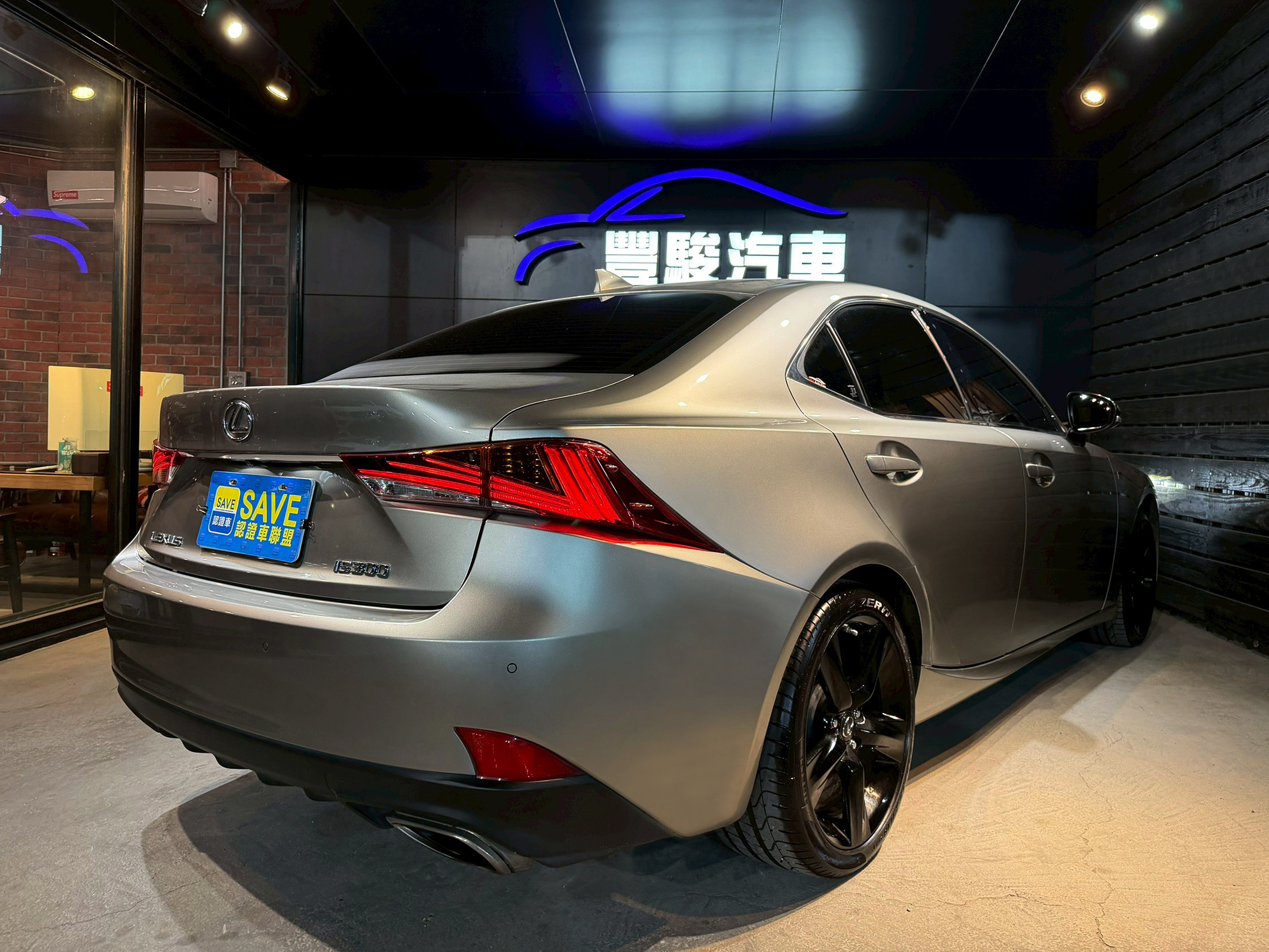 2018年式 LEXUS IS300 Platinum Black鉑黑特仕車 0938-920-586 周先生 LINE ID : 0938920586  第2張相片