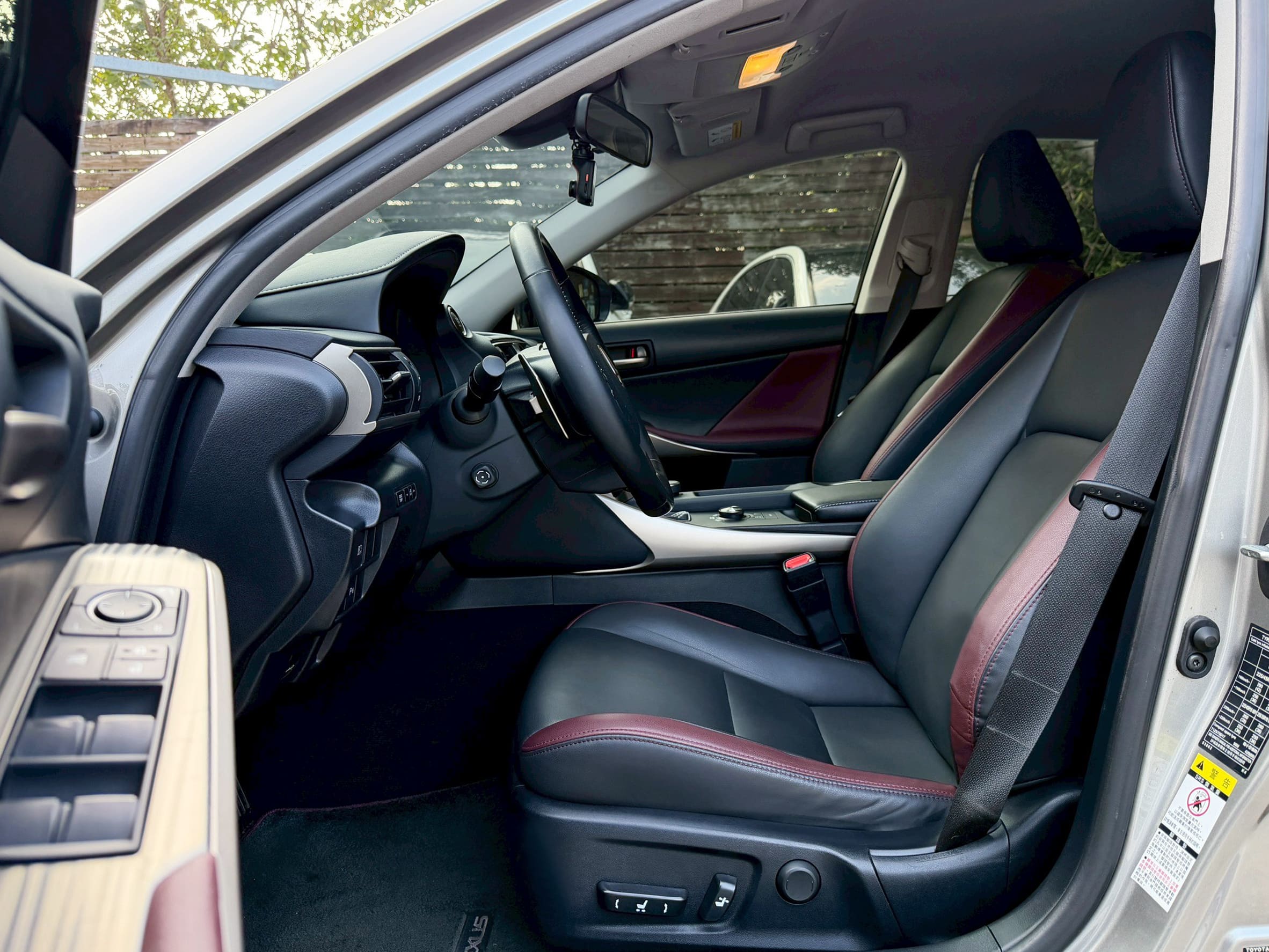 2018年式 LEXUS IS300 Platinum Black鉑黑特仕車 0938-920-586 周先生 LINE ID : 0938920586  第5張相片